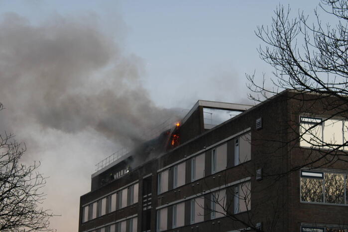 Grote uitslaande brand bij AZC