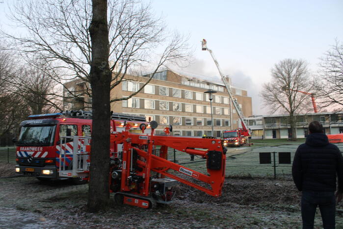 Grote uitslaande brand bij AZC