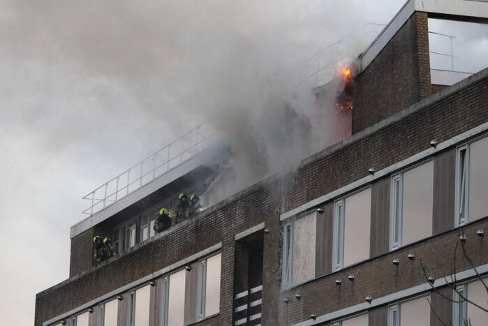 Grote uitslaande brand bij AZC