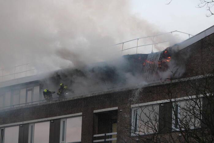 Grote uitslaande brand bij AZC