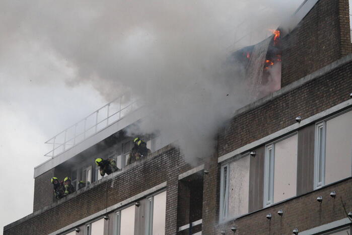 Grote uitslaande brand bij AZC