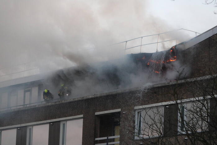 Grote uitslaande brand bij AZC