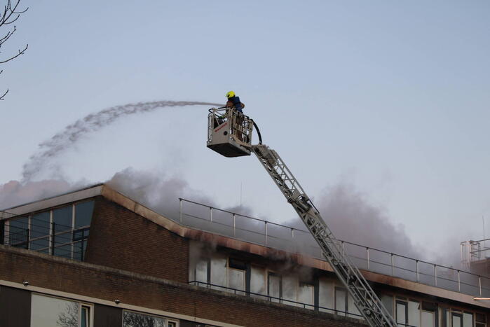 Grote uitslaande brand bij AZC