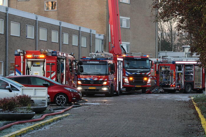 Grote uitslaande brand bij AZC