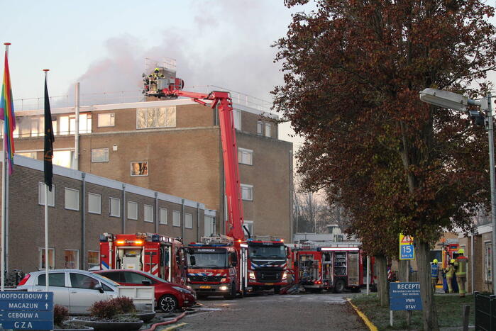 Grote uitslaande brand bij AZC