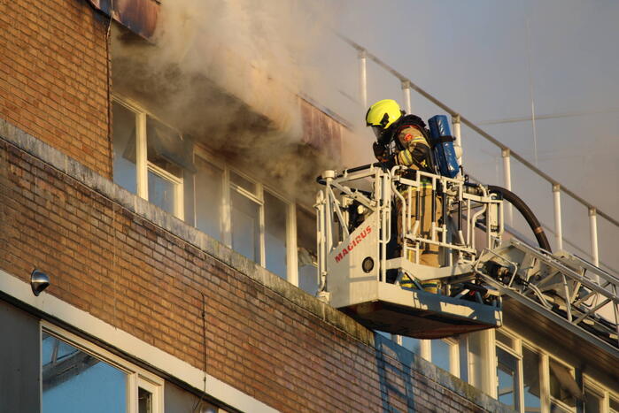 Grote uitslaande brand bij AZC