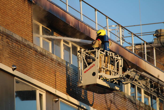 Grote uitslaande brand bij AZC