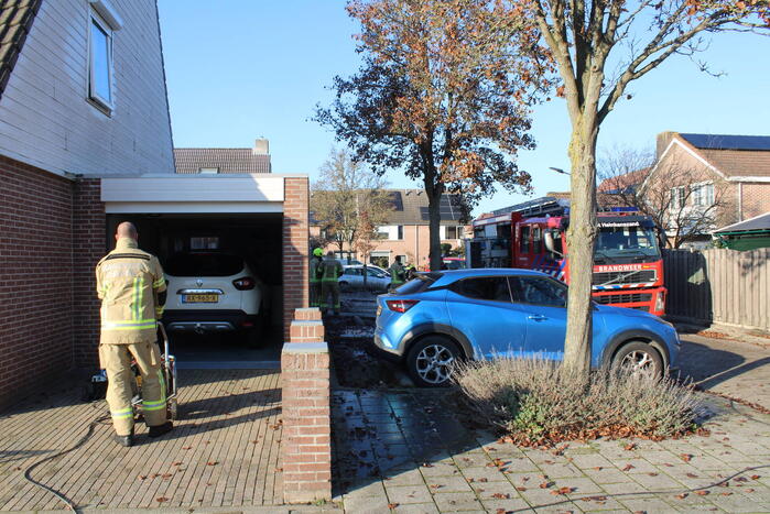 Kachel vat vlam in garage