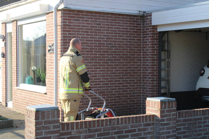 Kachel vat vlam in garage