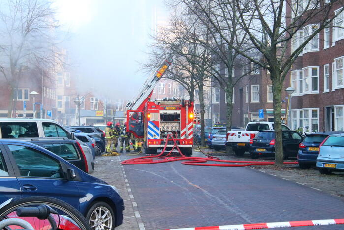 Moeilijk bereikbare brand in dak