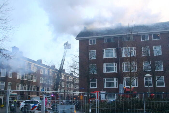 Moeilijk bereikbare brand in dak