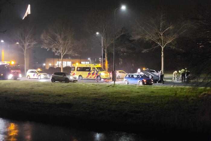 Auto belandt op kop na ongeval