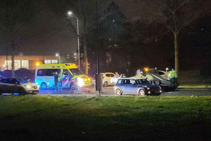 Auto belandt op kop na ongeval