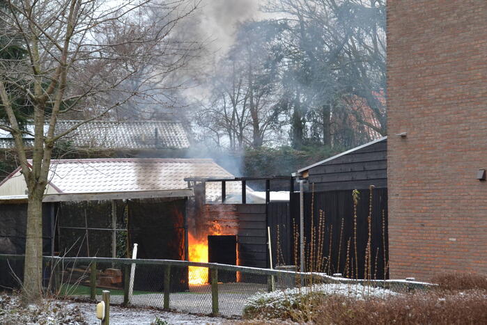 Veel rookontwikkeling bij brand in container