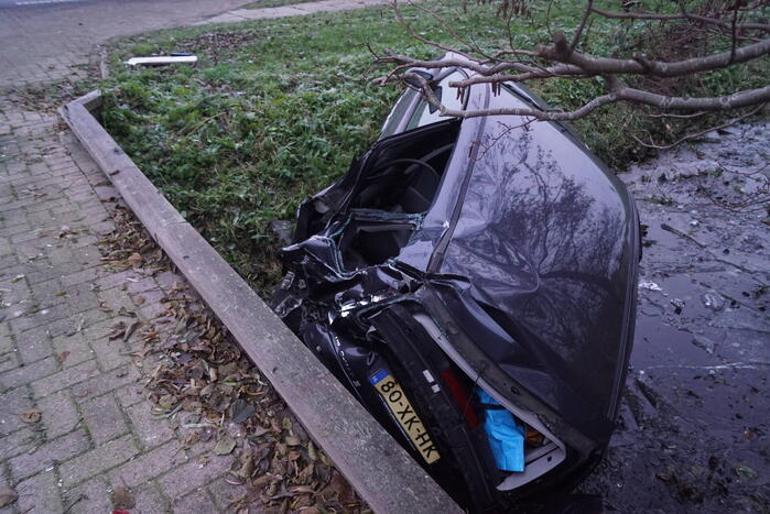 Automobilist belandt in sloot bij eenzijdig ongeval