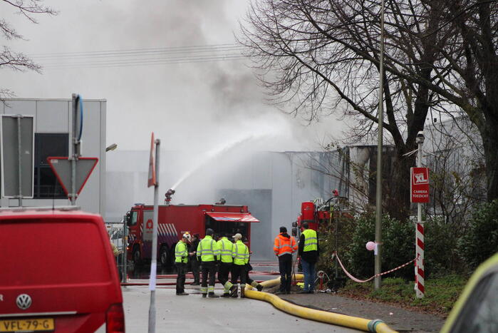 Zeer grote brand in bedrijfspand