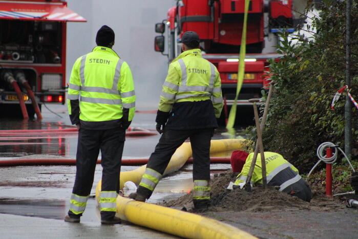 Zeer grote brand in bedrijfspand
