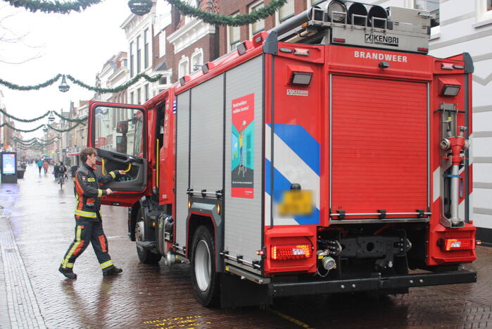 Scherpe delen vallen van gevel