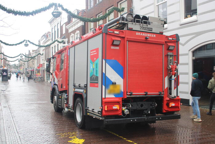 Scherpe delen vallen van gevel