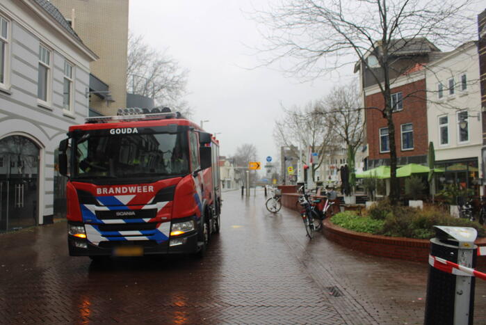 Scherpe delen vallen van gevel