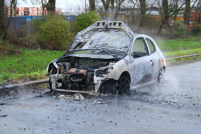 Auto verwoest door brand