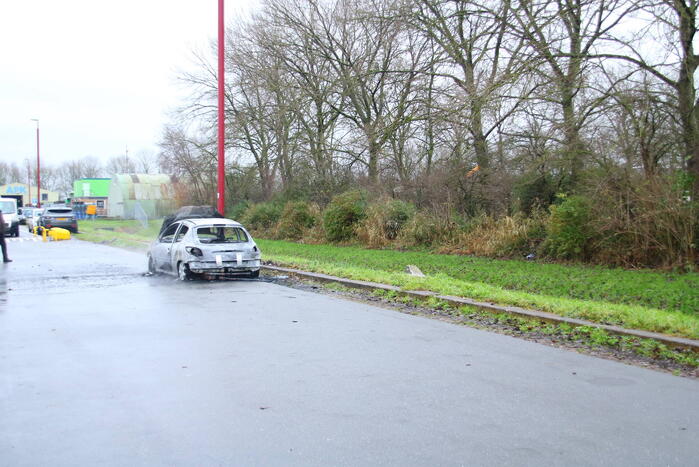 Auto verwoest door brand