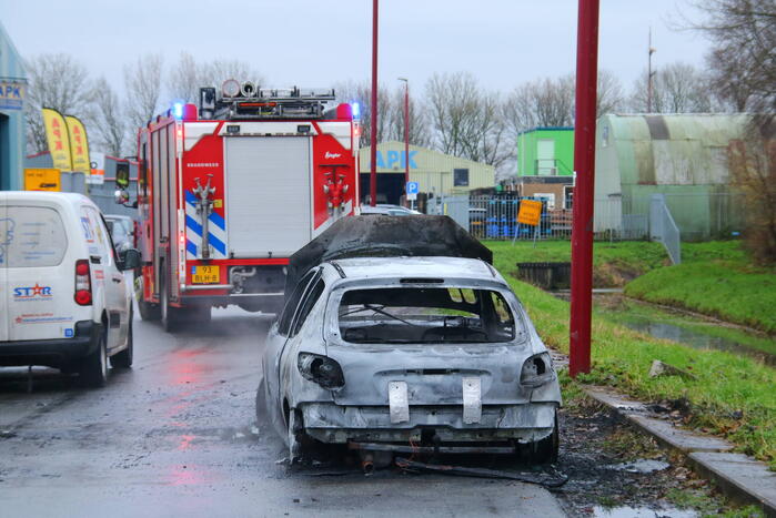 Auto verwoest door brand