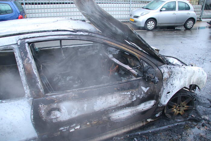 Auto verwoest door brand