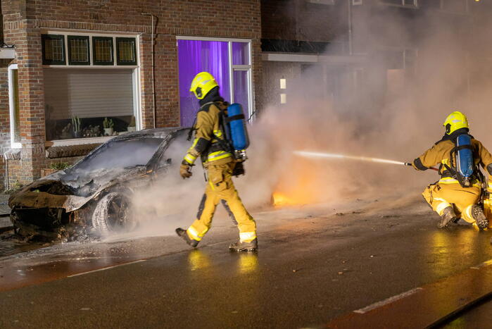 Drie personenwagens beschadigd door brand