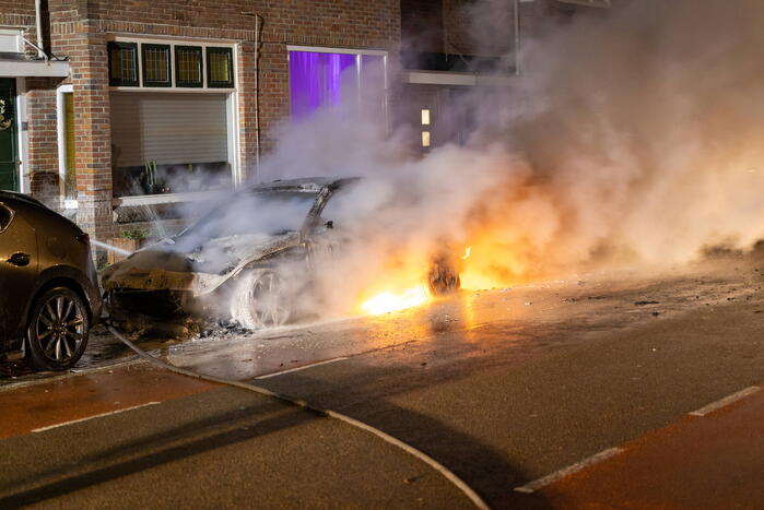 Drie personenwagens beschadigd door brand