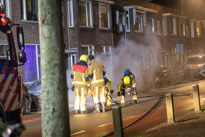 Drie personenwagens beschadigd door brand