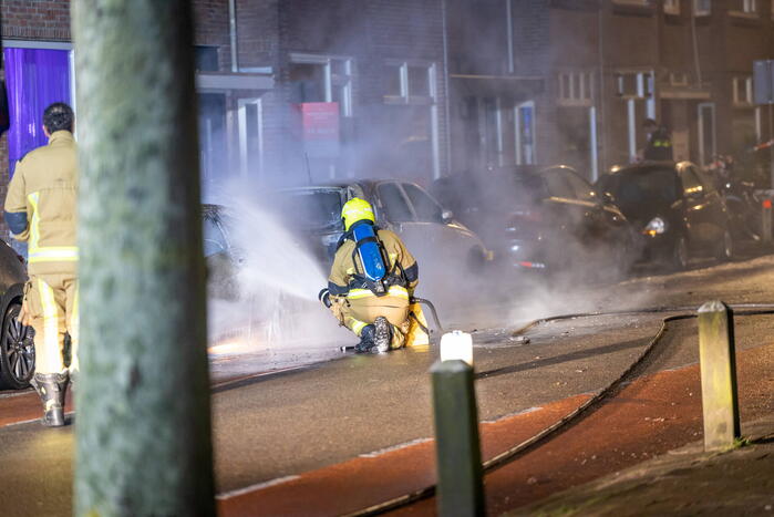 Drie personenwagens beschadigd door brand
