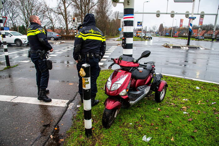 Botsing tussen auto en scooter