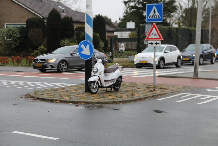 Scooter in botsing met auto op beruchte oversteek