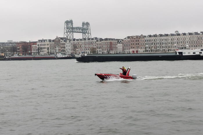 Grote inzet na aantreffen kleding op kade