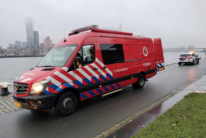 Grote inzet na aantreffen kleding op kade
