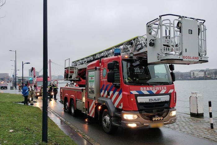Grote inzet na aantreffen kleding op kade
