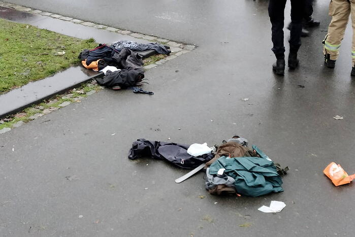 Grote inzet na aantreffen kleding op kade