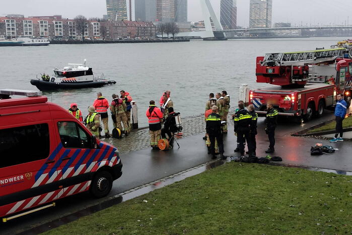 Grote inzet na aantreffen kleding op kade