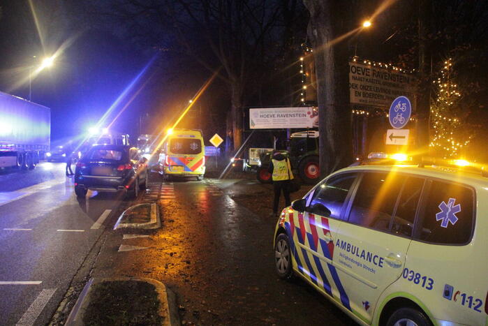 Fietser geschept door personenauto