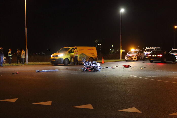 Motorrijder zwaargewond bij botsing met auto