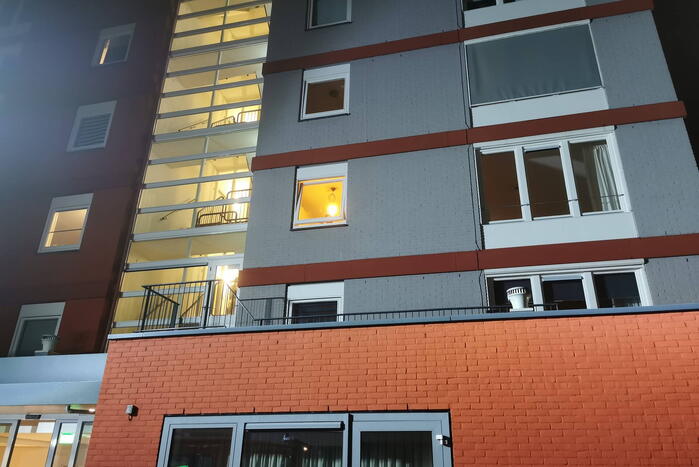 Bewoonster gewond bij woningbrand