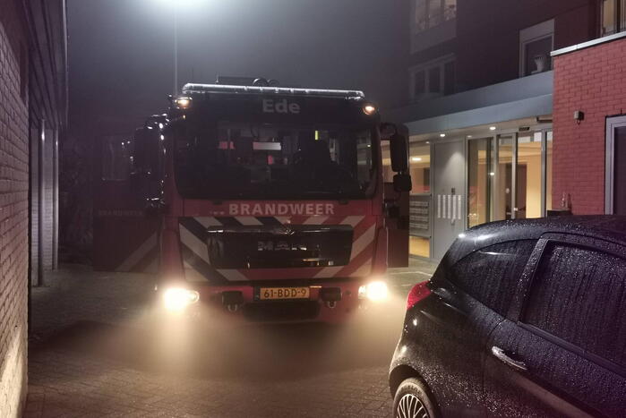 Bewoonster gewond bij woningbrand