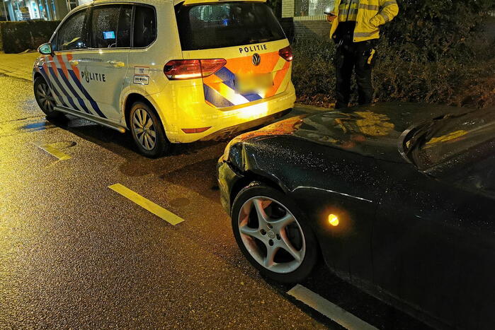 Bezorgscooter en auto botsen op elkaar