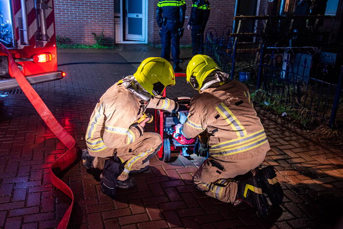 Buurman ontdekt brand in woning van buren