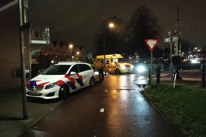 Voetganger en scooterrijder in botsing