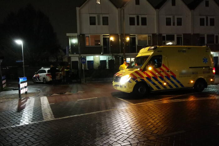 Voetganger en scooterrijder in botsing