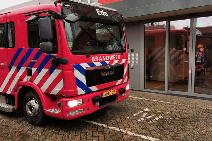 Brandweer ventileert woning na kleine brand