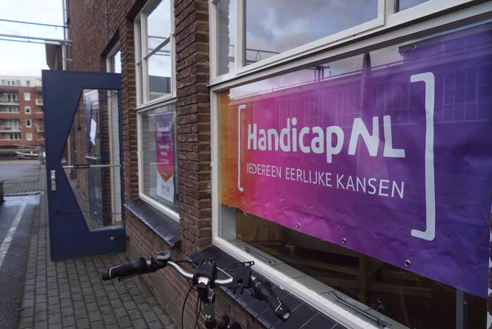 Vrijwilligers van HandicapNL maken Glazenhuis voor iedereen toegankelijk