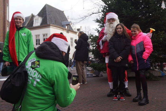 Sinterklaascomité op pad met kerstman voor Glazenhuis